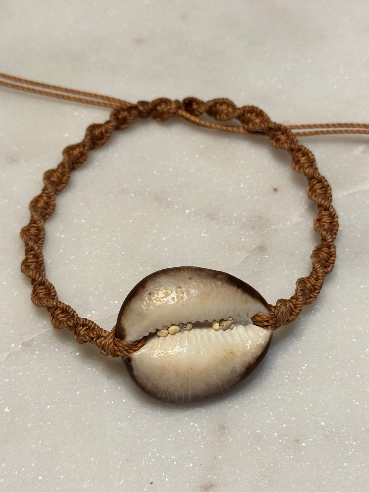 Macrame Seashell Bracelet - waterproof and adjustable - Beach Jewelry