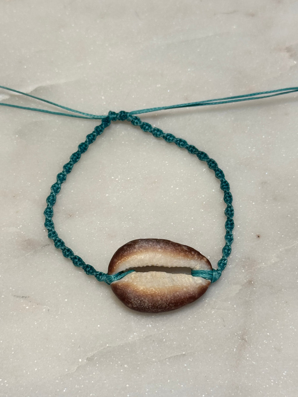 Macrame Seashell Bracelet - waterproof and adjustable - Beach Jewelry