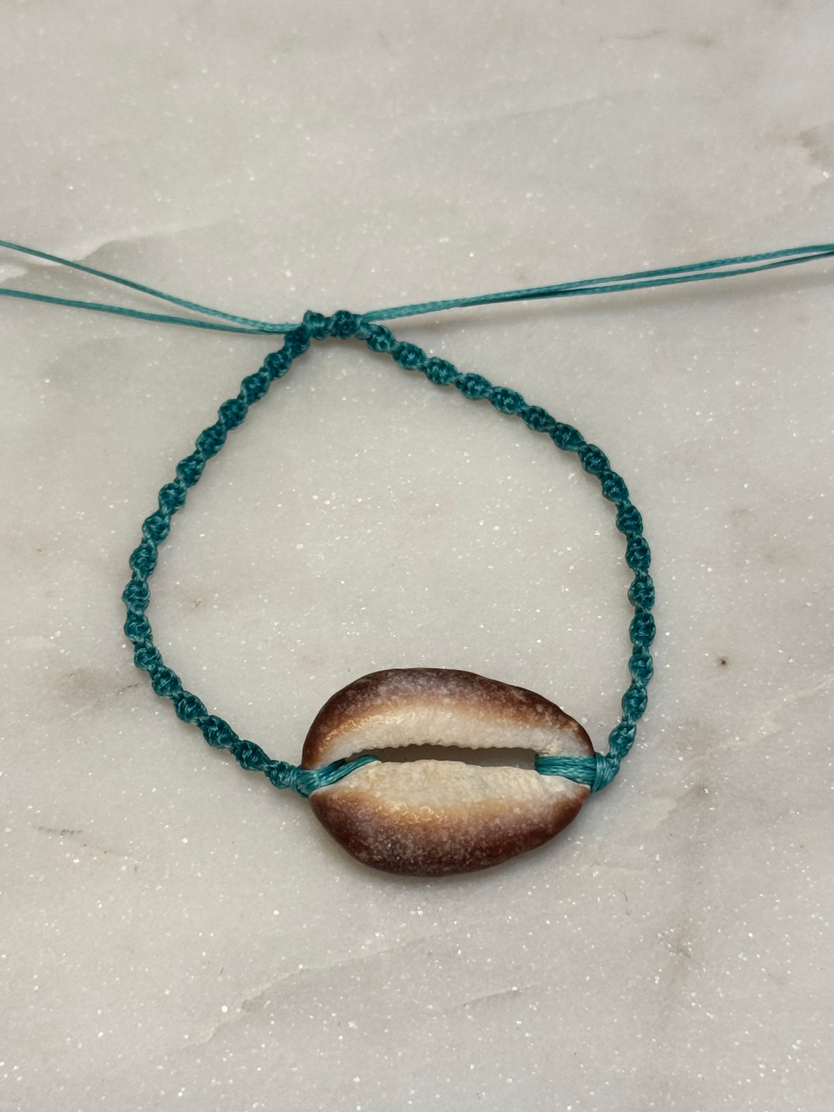 Macrame Seashell Bracelet - waterproof and adjustable - Beach Jewelry
