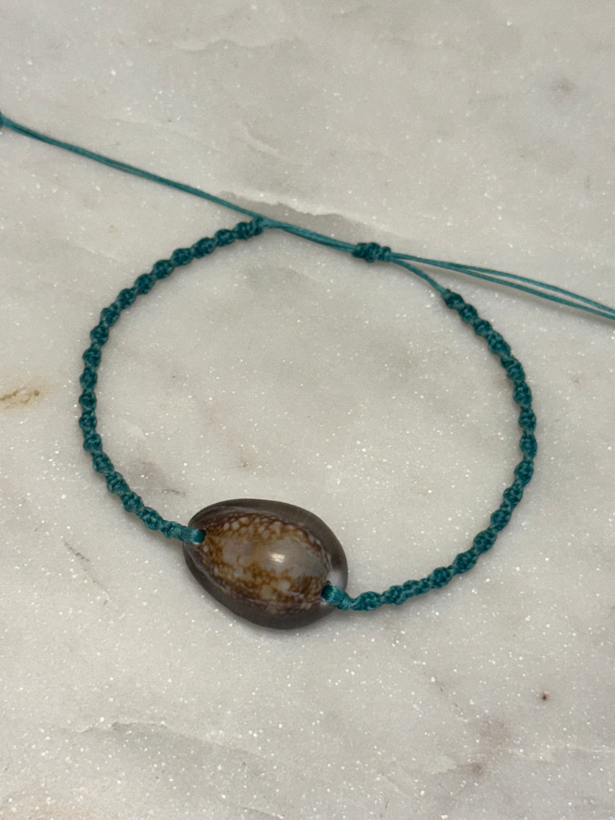 Macrame Seashell Bracelet - waterproof and adjustable - Beach Jewelry
