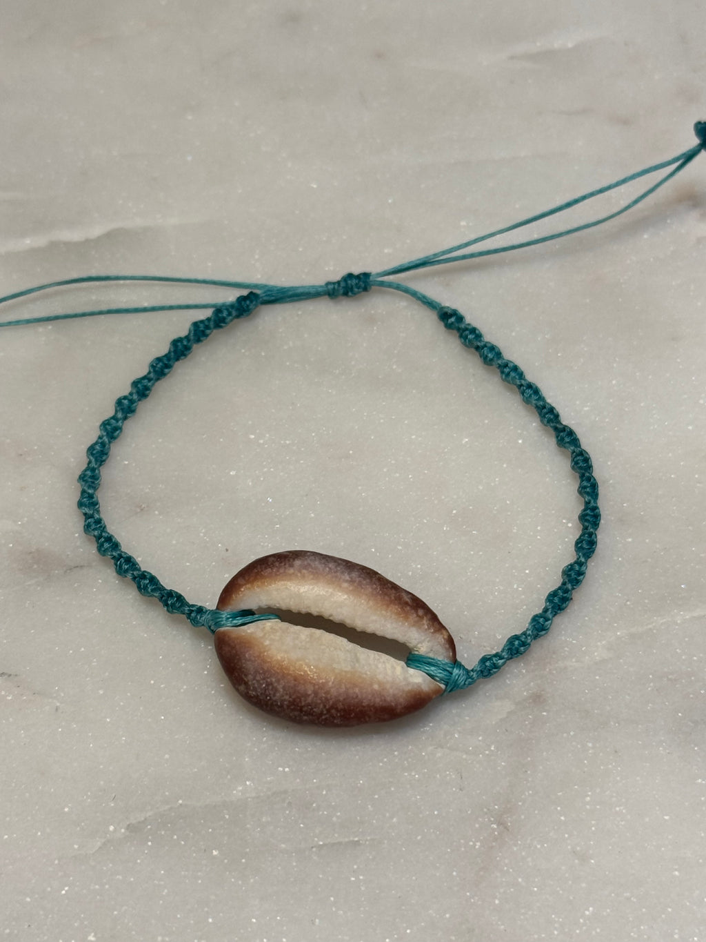 Macrame Seashell Bracelet - waterproof and adjustable - Beach Jewelry