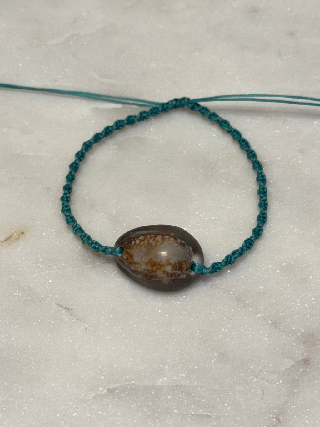 Macrame Seashell Bracelet - waterproof and adjustable - Beach Jewelry