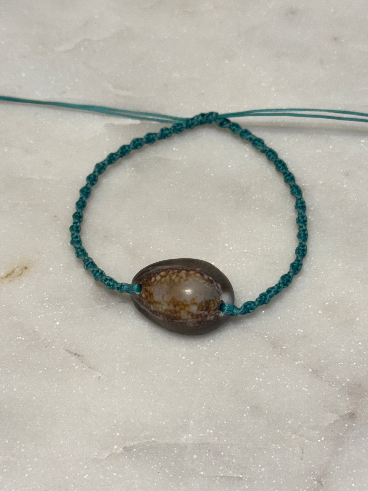 Macrame Seashell Bracelet - waterproof and adjustable - Beach Jewelry