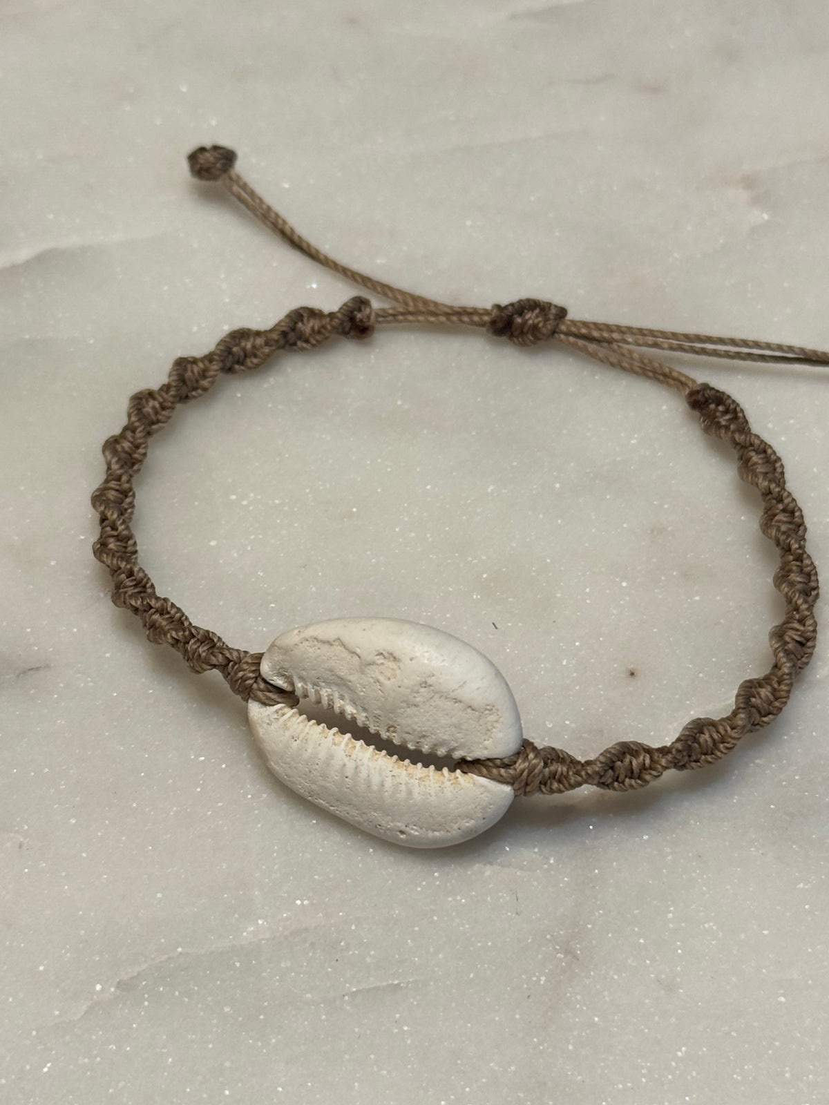 Macrame Seashell Bracelet - waterproof and adjustable - Beach Jewelry