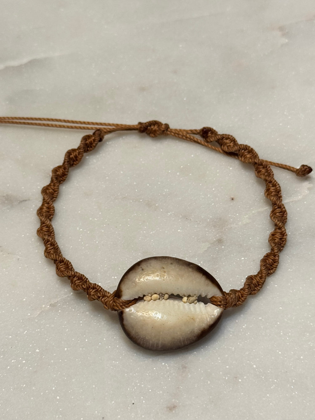 Macrame Seashell Bracelet - waterproof and adjustable - Beach Jewelry