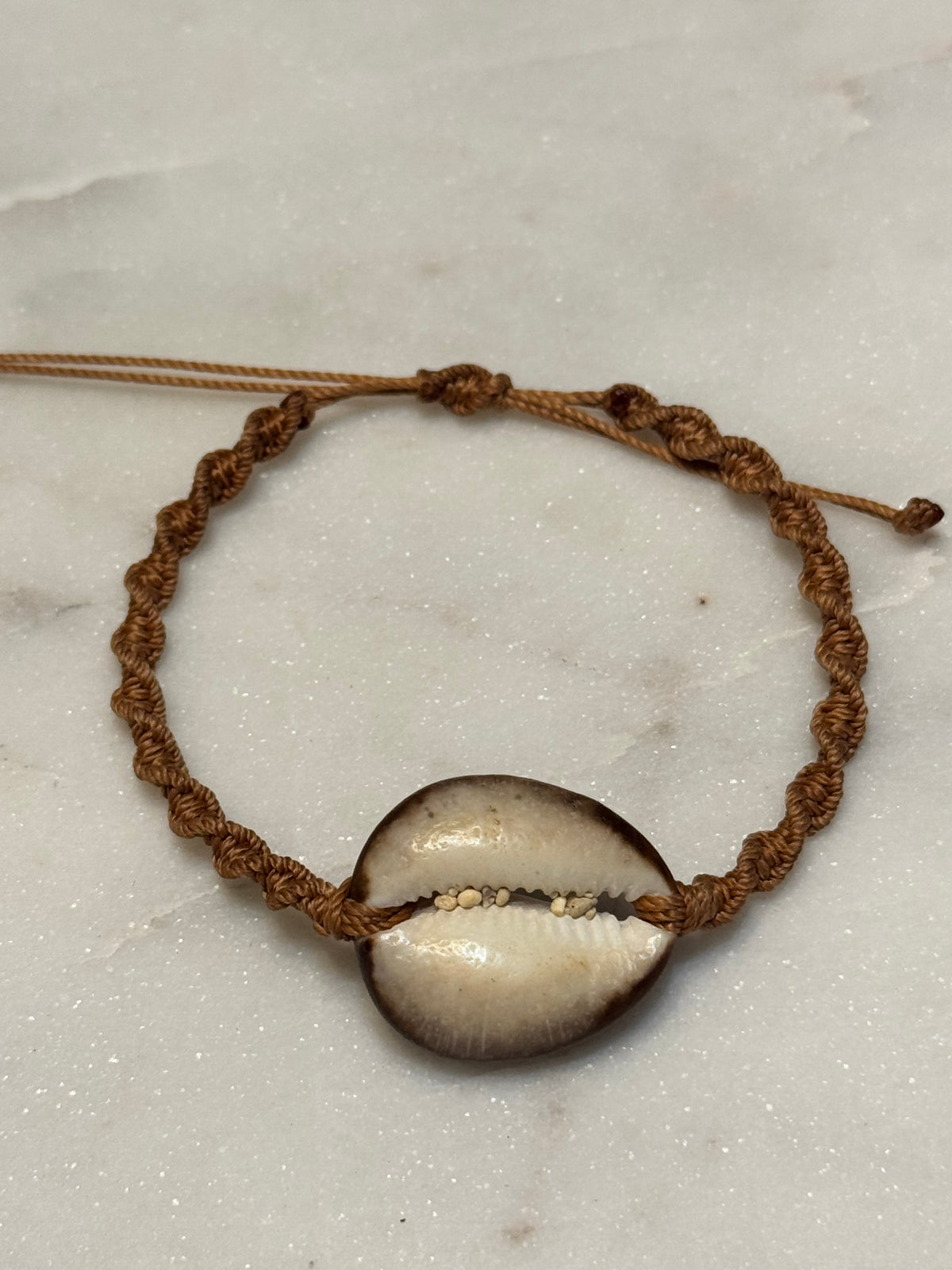 Macrame Seashell Bracelet - waterproof and adjustable - Beach Jewelry
