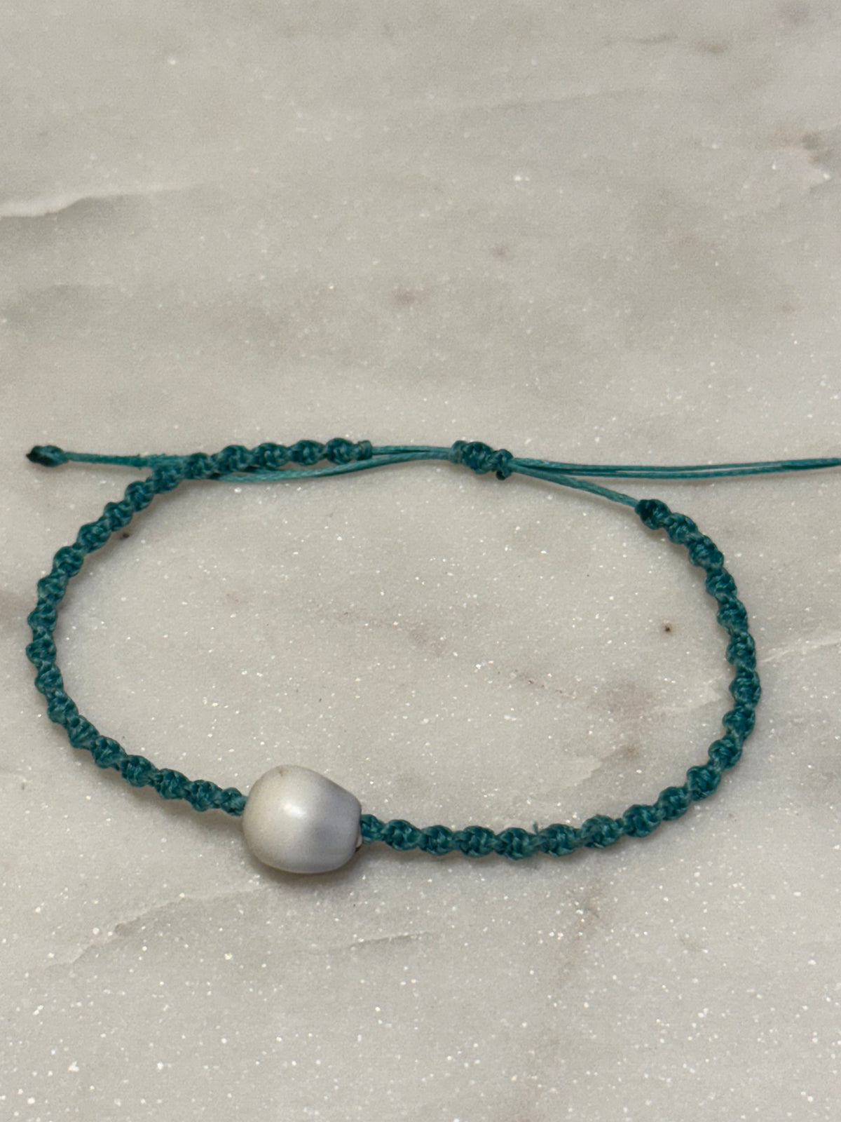 Macrame Seashell Bracelet - waterproof and adjustable - Beach Jewelry