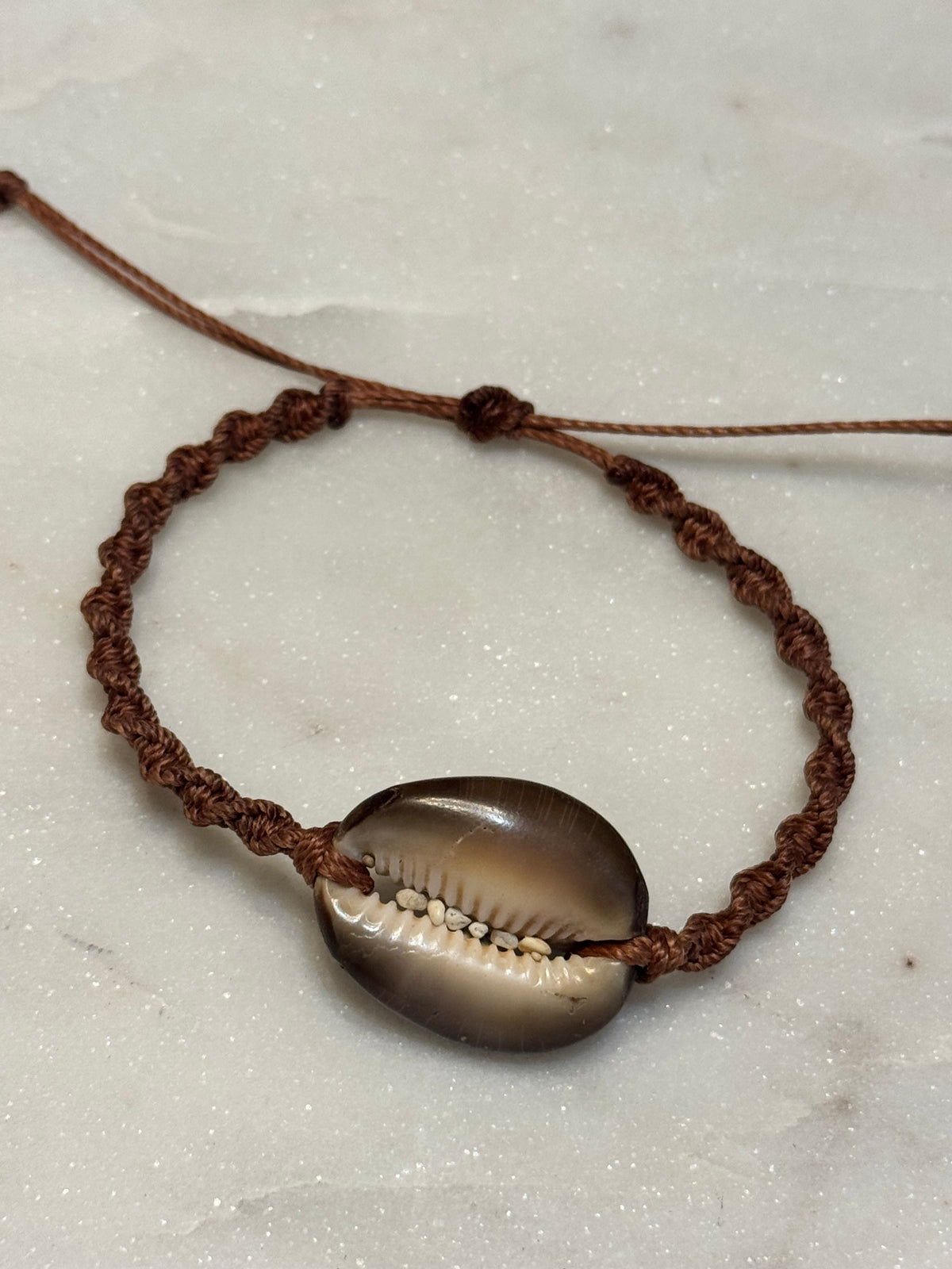 Macrame Seashell Bracelet - waterproof and adjustable - Beach Jewelry