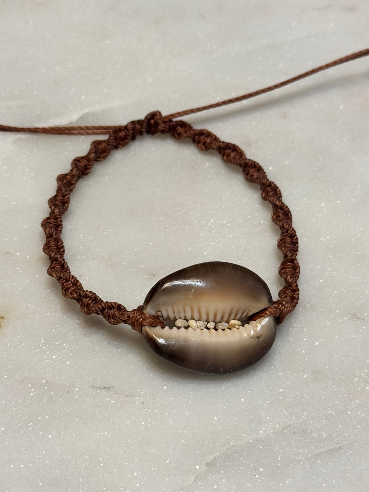 Macrame Seashell Bracelet - waterproof and adjustable - Beach Jewelry