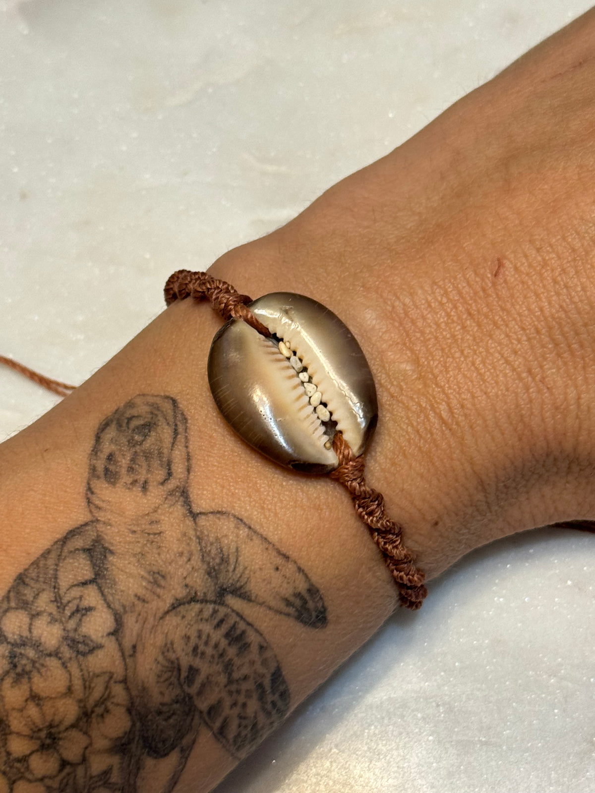 Macrame Seashell Bracelet - waterproof and adjustable - Beach Jewelry