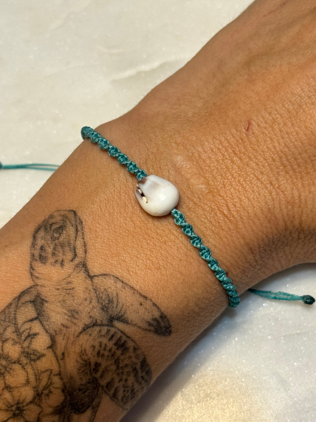 Macrame Seashell Bracelet - waterproof and adjustable - Beach Jewelry