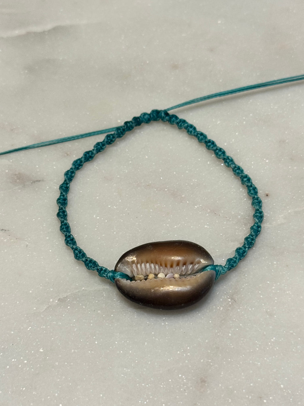 Macrame Seashell Bracelet - waterproof and adjustable - Beach Jewelry