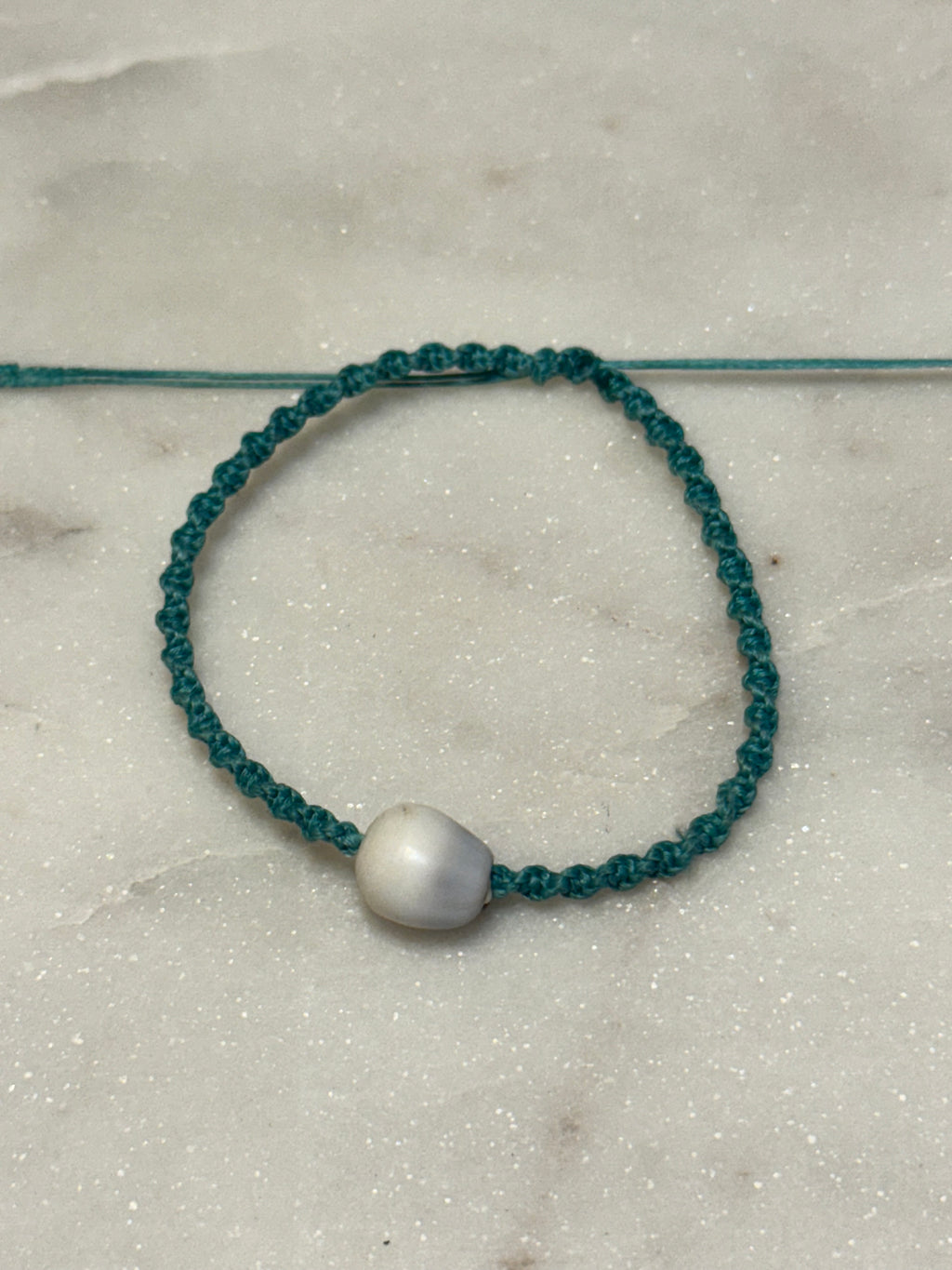 Macrame Seashell Bracelet - waterproof and adjustable - Beach Jewelry