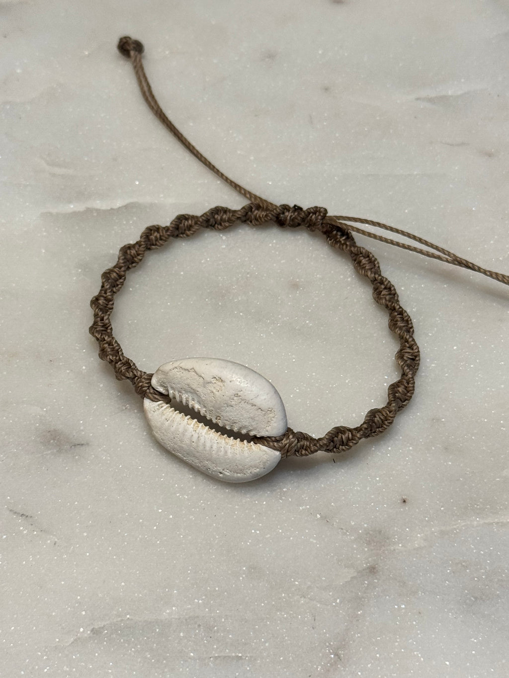 Macrame Seashell Bracelet - waterproof and adjustable - Beach Jewelry