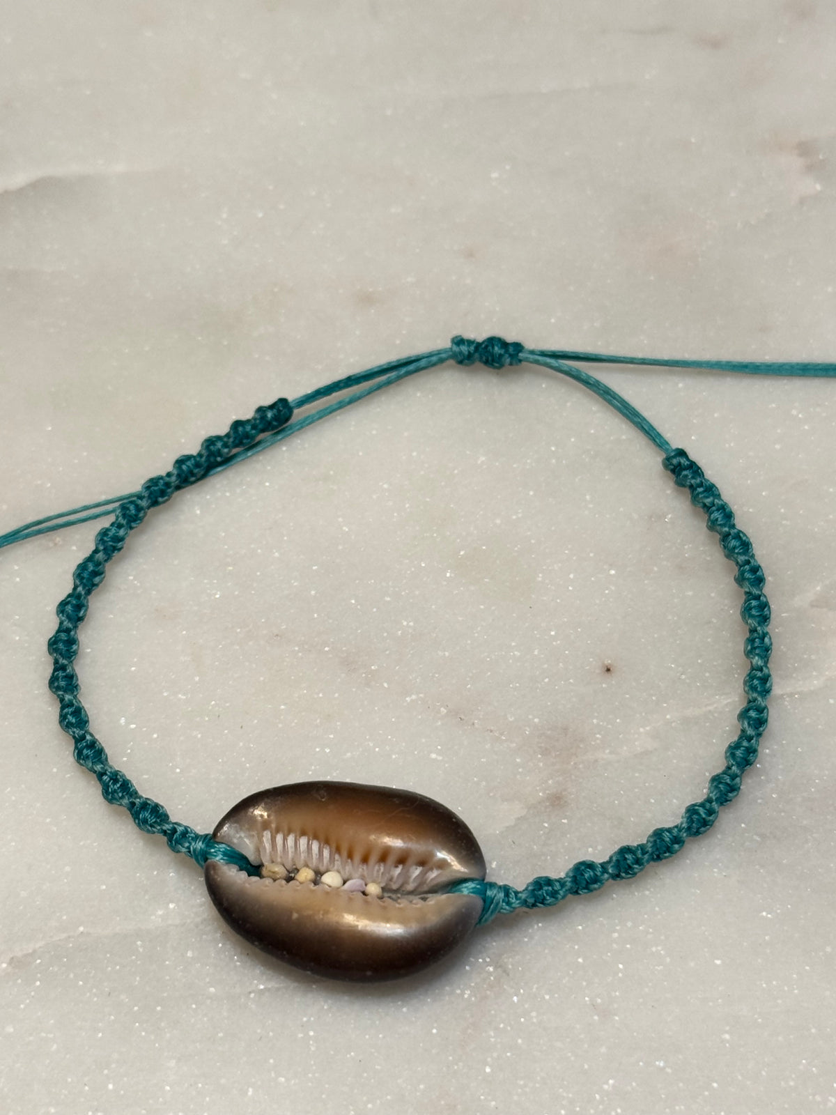 Macrame Seashell Bracelet - waterproof and adjustable - Beach Jewelry
